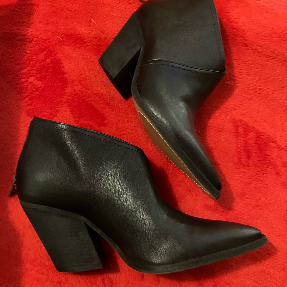 Vince Camuto Black Leather Grishell Ankle Booties